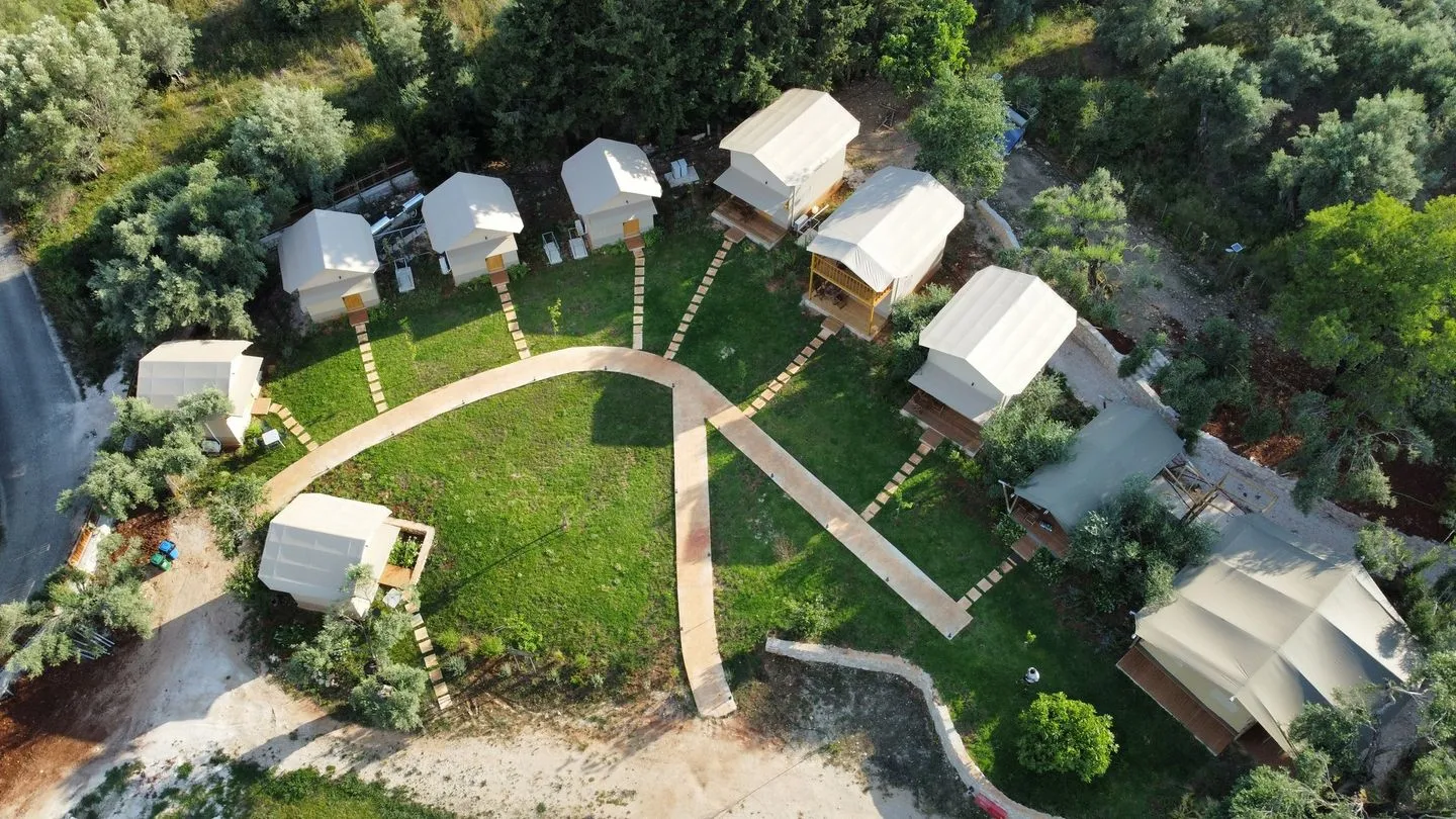 The peaceful natural surroundings and swimming pool at Camping Nirikos.
